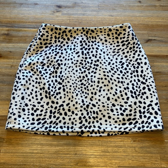 Altar'd State small black and‎ white zip up mini skirt - Picture 1 of 4